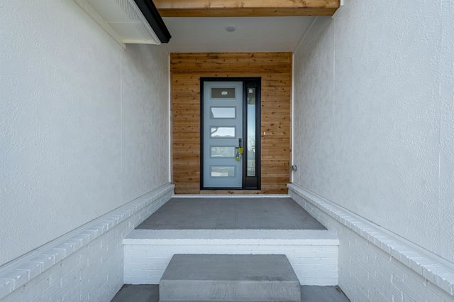 3871 N Estancia Ct, Wichita, KS 67205