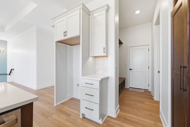 3871 N Estancia Ct, Wichita, KS 67205