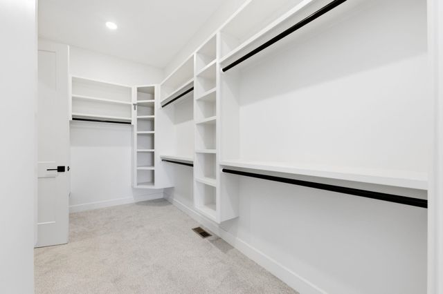 3871 N Estancia Ct, Wichita, KS 67205