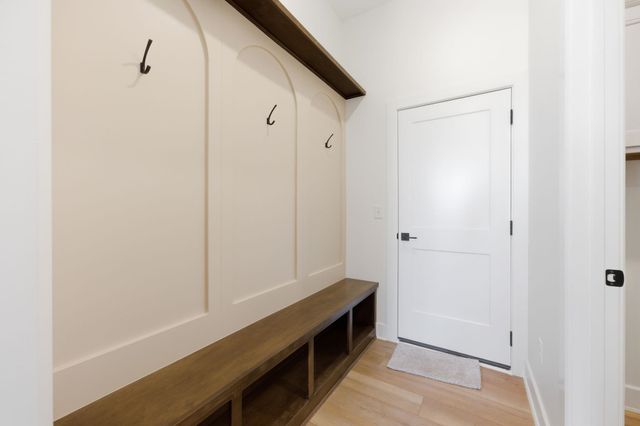 3871 N Estancia Ct, Wichita, KS 67205