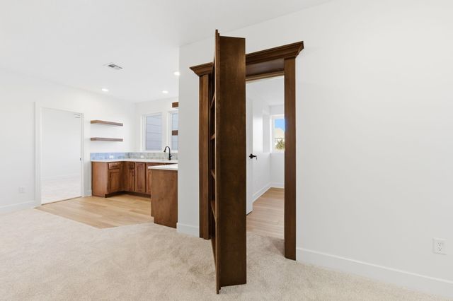 3871 N Estancia Ct, Wichita, KS 67205