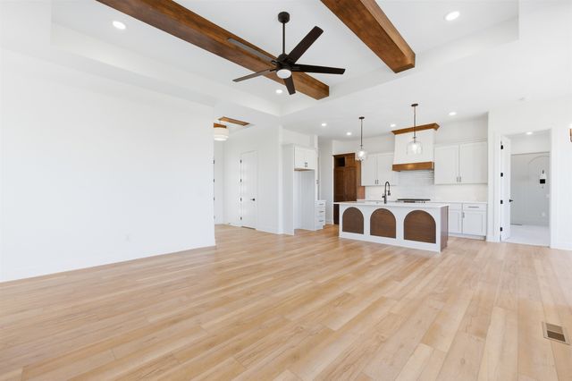 3871 N Estancia Ct, Wichita, KS 67205