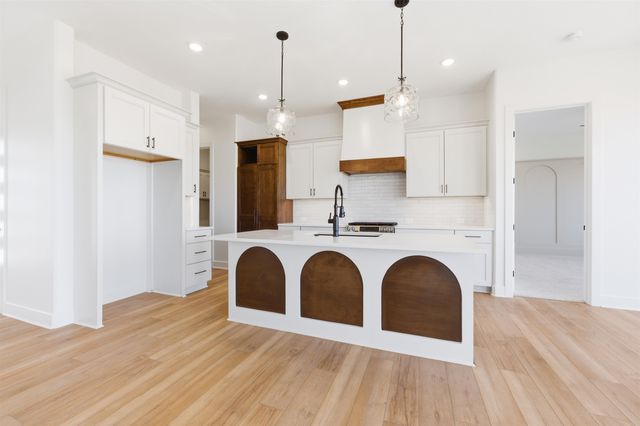 3871 N Estancia Ct, Wichita, KS 67205