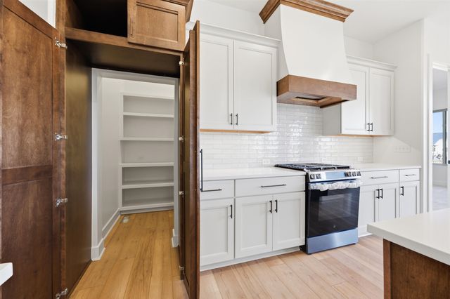 3871 N Estancia Ct, Wichita, KS 67205