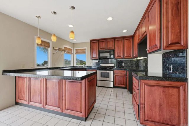 622 Kalamath Dr., Del Mar, CA 92014