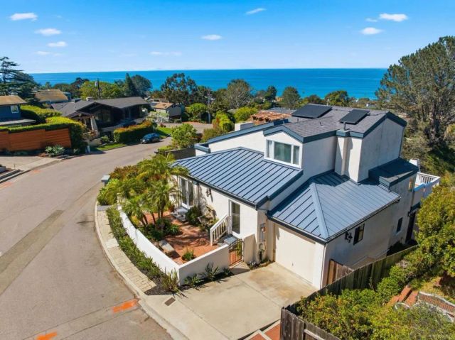622 Kalamath Dr., Del Mar, CA 92014