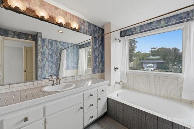 622 Kalamath Dr., Del Mar, CA 92014