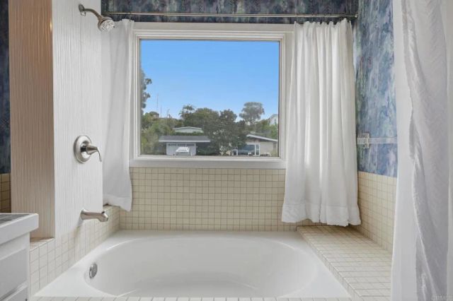 622 Kalamath Dr., Del Mar, CA 92014