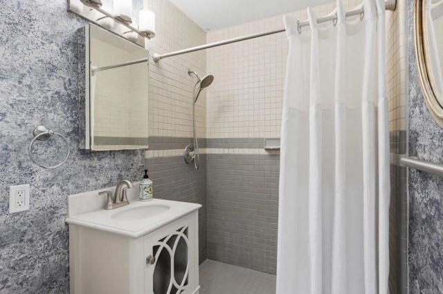 622 Kalamath Dr., Del Mar, CA 92014