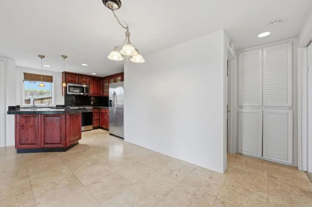 622 Kalamath Dr., Del Mar, CA 92014