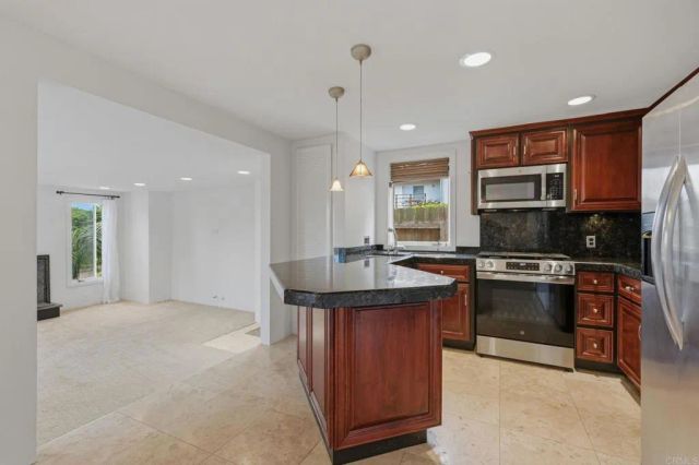 622 Kalamath Dr., Del Mar, CA 92014