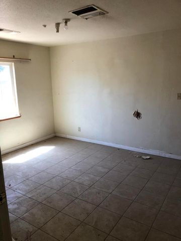 1590 E Dinuba Avenue, Reedley, CA 93654