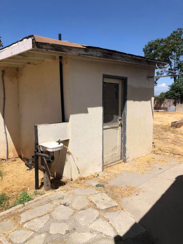 1590 E Dinuba Avenue, Reedley, CA 93654