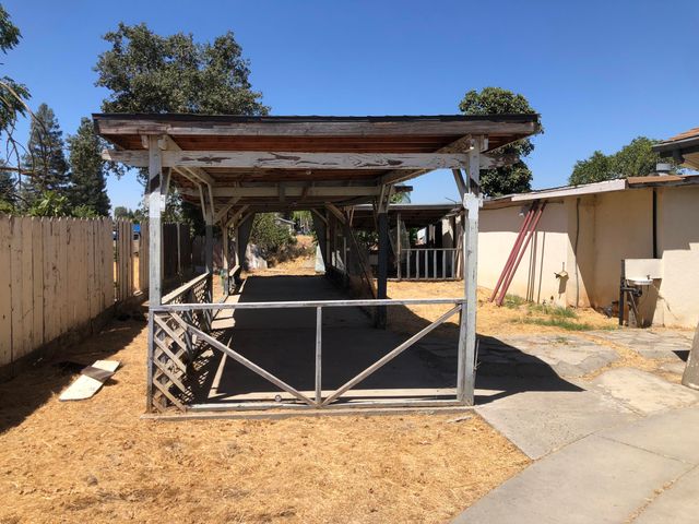 1590 E Dinuba Avenue, Reedley, CA 93654