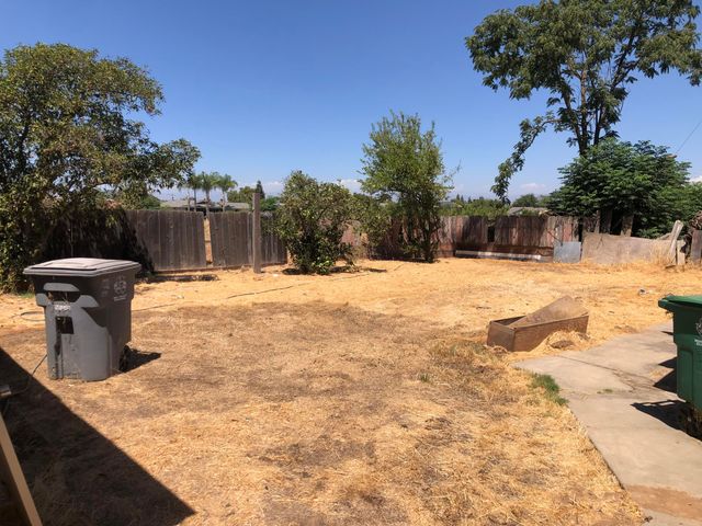 1590 E Dinuba Avenue, Reedley, CA 93654