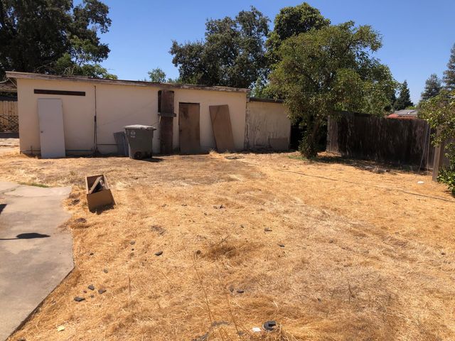 1590 E Dinuba Avenue, Reedley, CA 93654