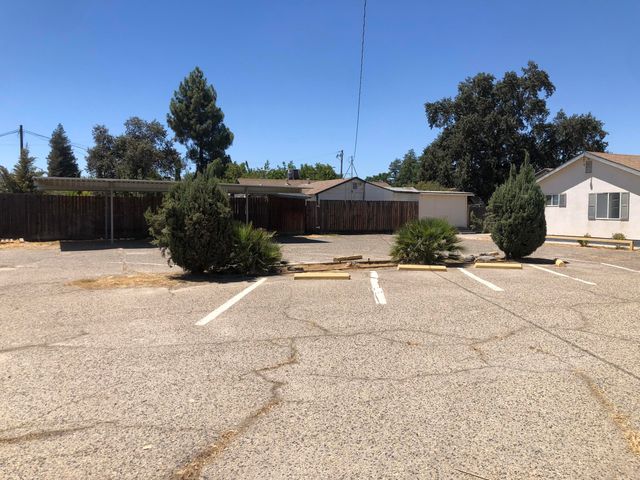 1590 E Dinuba Avenue, Reedley, CA 93654