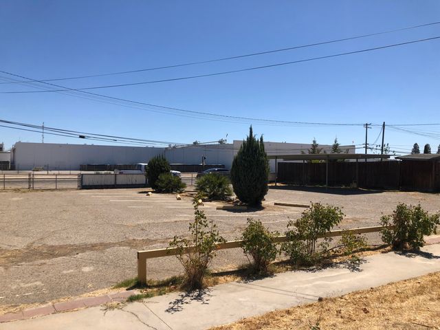 1590 E Dinuba Avenue, Reedley, CA 93654