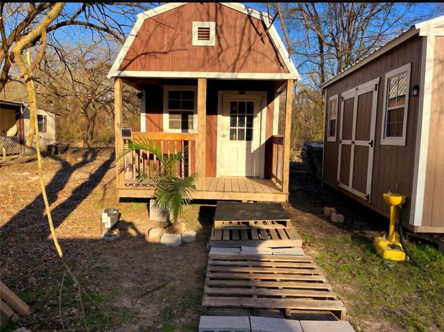 44 Caney Creek Drive, Huntsville, TX 77320