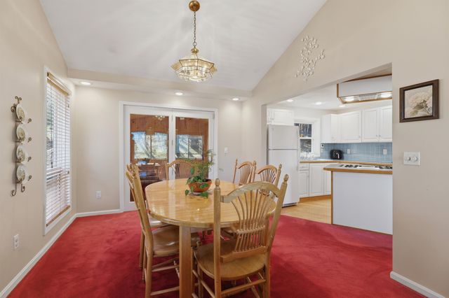 21 Brook Drive, Hudson, NH 03051