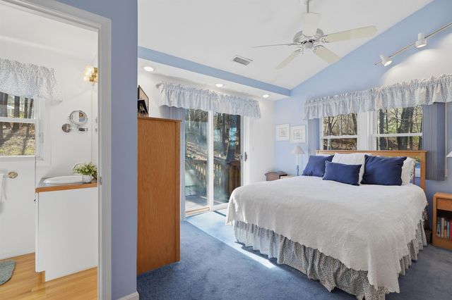 21 Brook Drive, Hudson, NH 03051