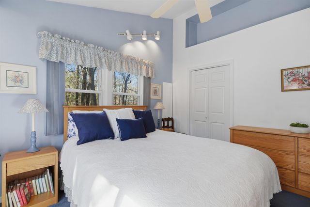 21 Brook Drive, Hudson, NH 03051