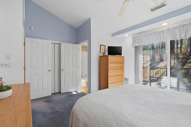 21 Brook Drive, Hudson, NH 03051