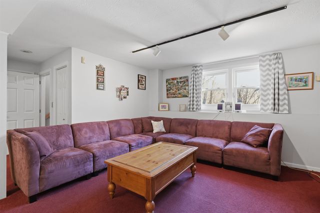 21 Brook Drive, Hudson, NH 03051