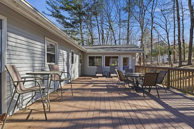 21 Brook Drive, Hudson, NH 03051