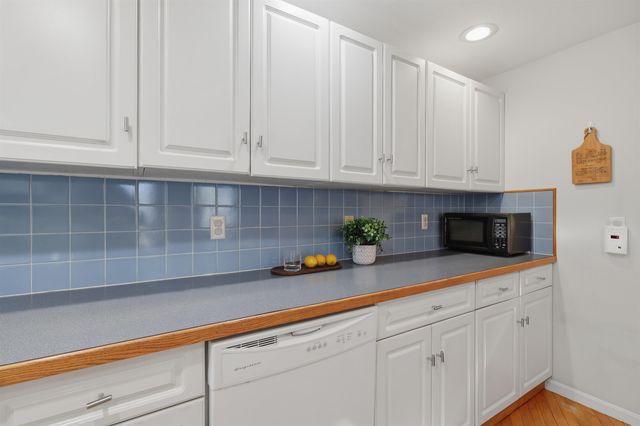 21 Brook Drive, Hudson, NH 03051