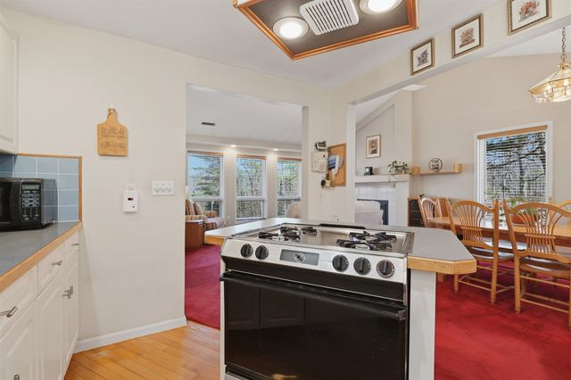 21 Brook Drive, Hudson, NH 03051