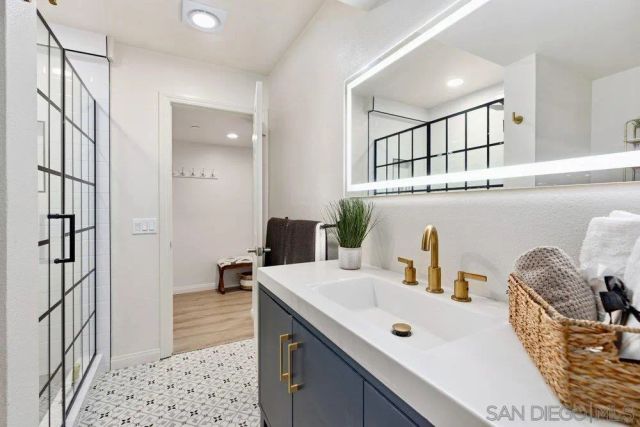 7509 Draper 210, La Jolla, CA 92037