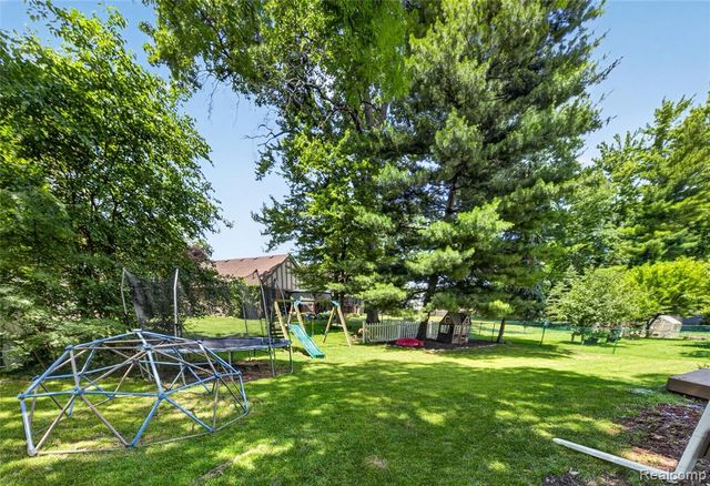 451 Lansdowne Drive, Westland, MI 48185