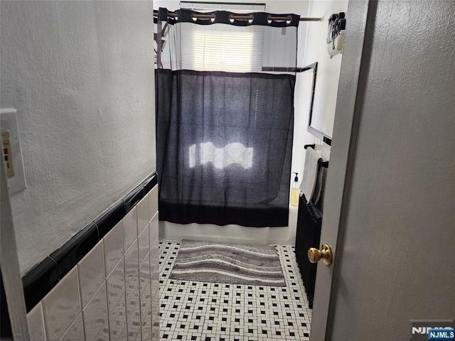 490 Beverly Road B6, Teaneck, NJ 07666