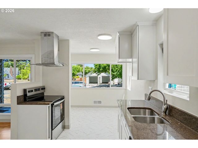 1090 DONNA Ave, Salem, OR 97301