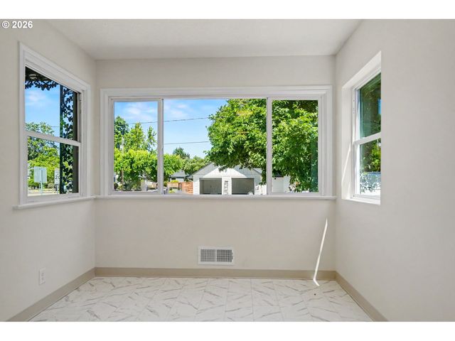 1090 DONNA Ave, Salem, OR 97301