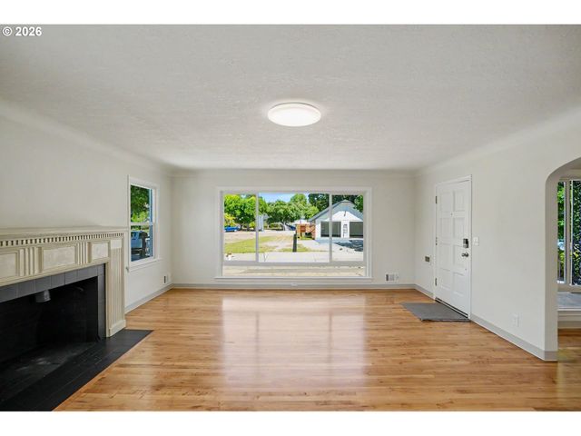 1090 DONNA Ave, Salem, OR 97301