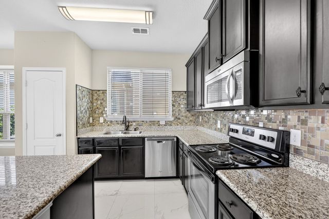 1049 Marietta Lane, Aubrey, TX 76227