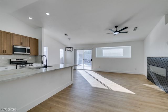 3013 Robincrest Court, North Las Vegas, NV 89031