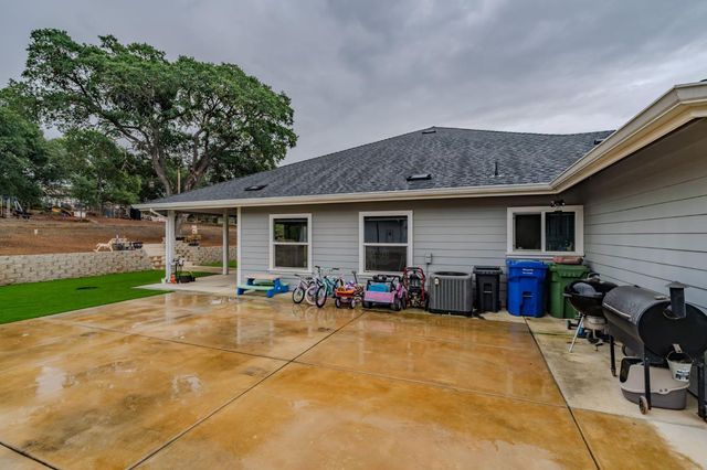 5851 Baldwin St, Valley Springs, CA 95252