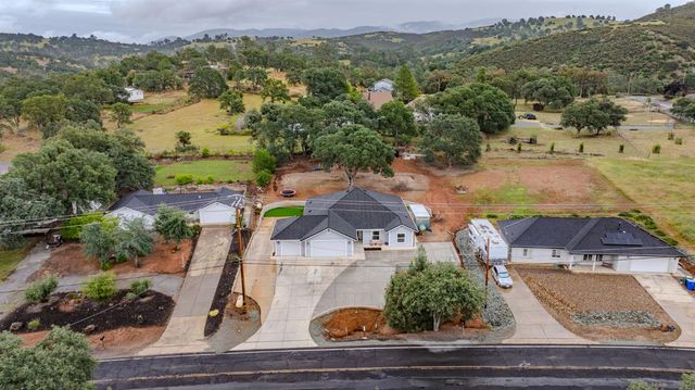 5851 Baldwin St, Valley Springs, CA 95252