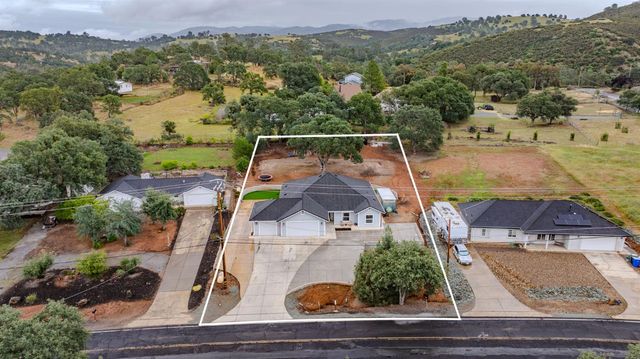 5851 Baldwin St, Valley Springs, CA 95252
