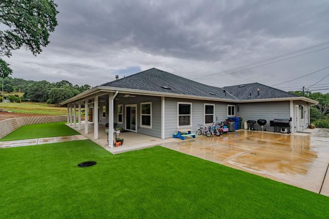 5851 Baldwin St, Valley Springs, CA 95252