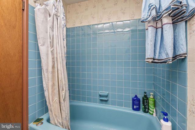 3549 CHALFONT DR, Philadelphia, PA 19154