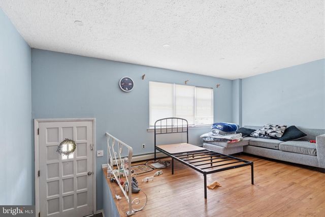 3549 CHALFONT DR, Philadelphia, PA 19154