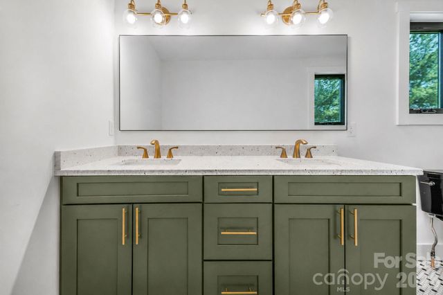 138 Shiloh Road, Asheville, NC 28803
