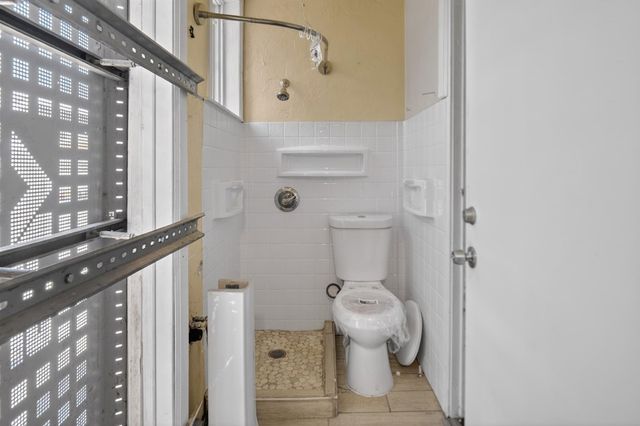 2407 2407 66Th Ave, Oakland, CA 94605