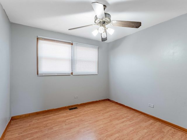 7832 Lamon Avenue, Burbank, IL 60459