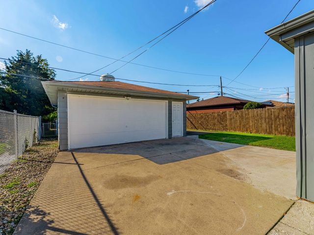 7832 Lamon Avenue, Burbank, IL 60459