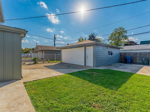 7832 Lamon Avenue, Burbank, IL 60459
